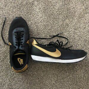 Nike Women's Shoes Daybreak